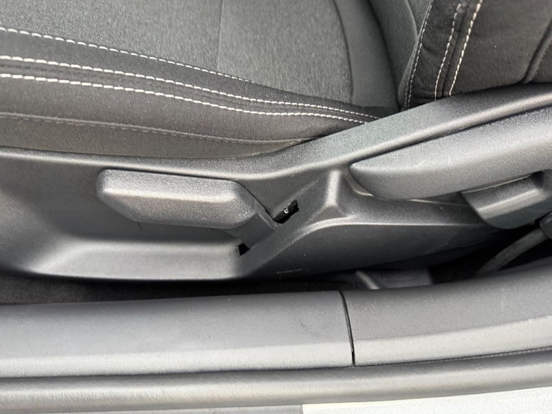 Ford Mustang Vehicle Full-screen Gallery Image 17