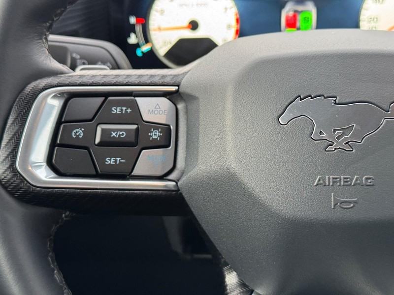 Ford Mustang Vehicle Full-screen Gallery Image 19