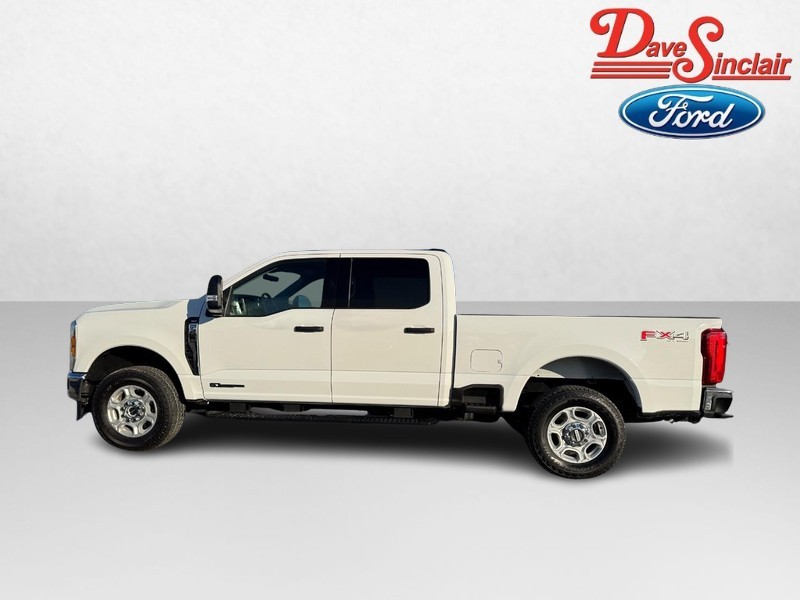 Ford Super Duty F-250 SRW Vehicle Full-screen Gallery Image 10