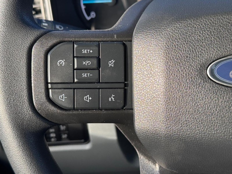 Ford Super Duty F-250 SRW Vehicle Full-screen Gallery Image 19