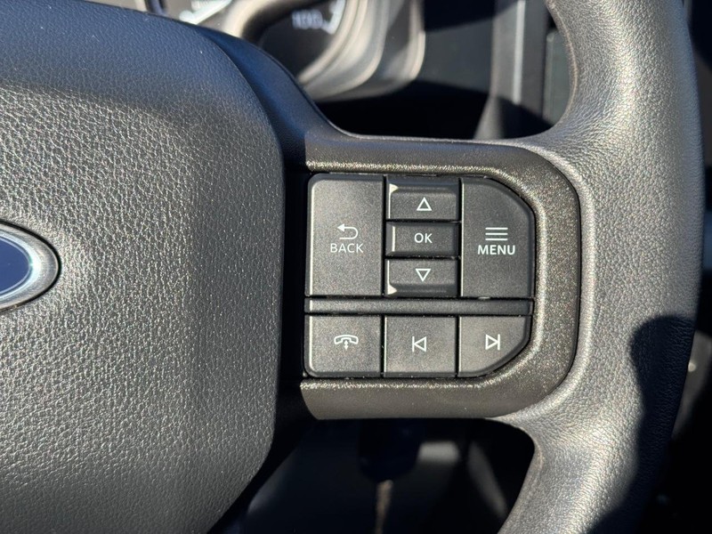 Ford Super Duty F-250 SRW Vehicle Full-screen Gallery Image 20