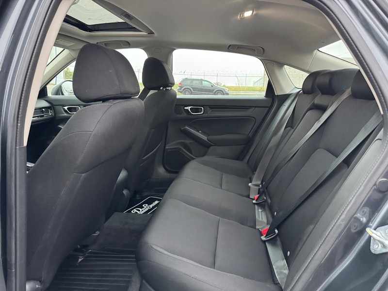 Honda Civic Sedan Vehicle Full-screen Gallery Image 12