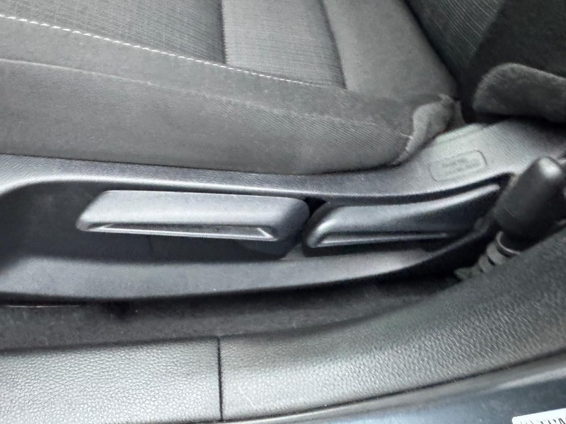 Honda Civic Sedan Vehicle Full-screen Gallery Image 17