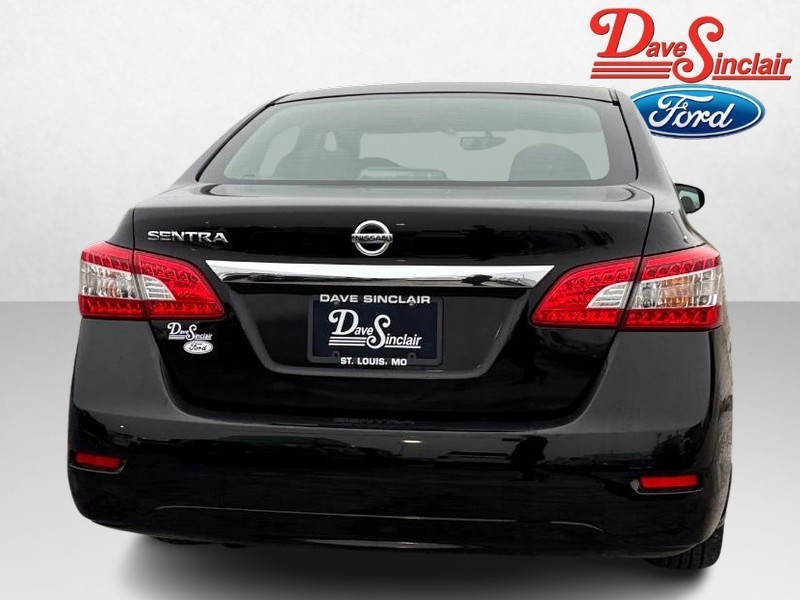 Nissan Sentra Vehicle Full-screen Gallery Image 08