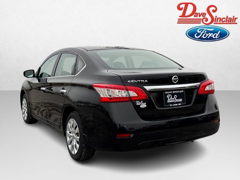 Nissan Sentra Vehicle Full-screen Gallery Image 09