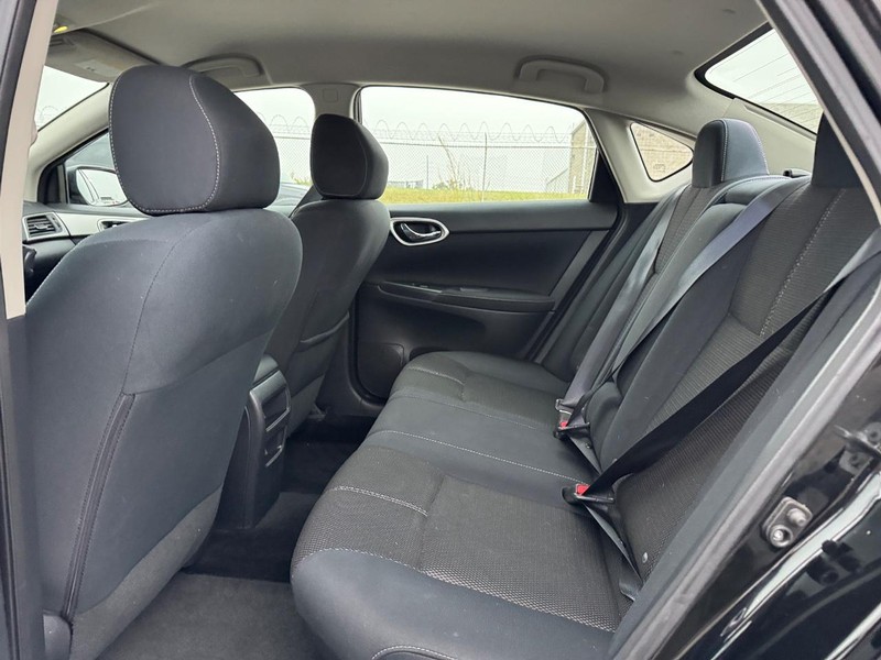 Nissan Sentra Vehicle Full-screen Gallery Image 12