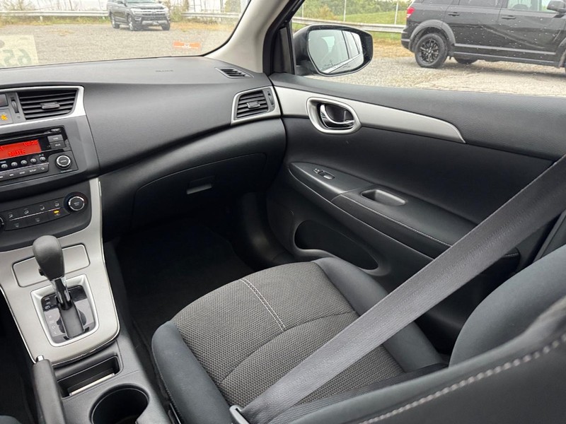 Nissan Sentra Vehicle Full-screen Gallery Image 15