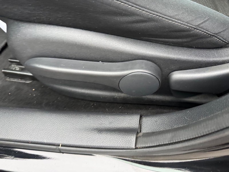 Nissan Sentra Vehicle Full-screen Gallery Image 16