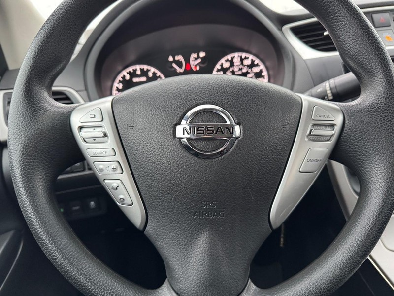 Nissan Sentra Vehicle Full-screen Gallery Image 18