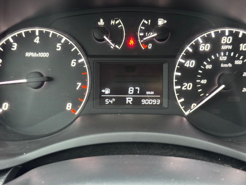 Nissan Sentra Vehicle Full-screen Gallery Image 21