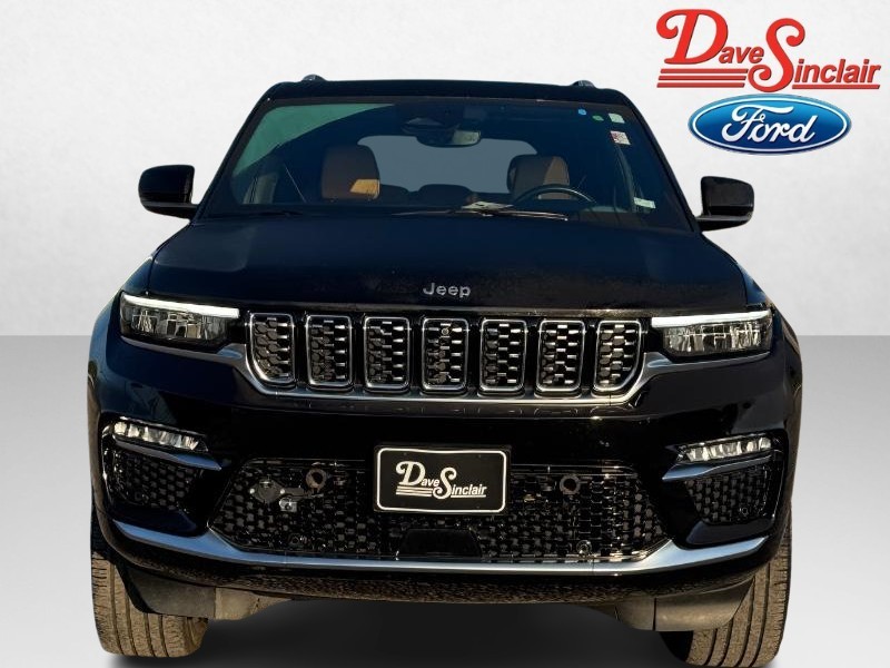 Jeep Grand Cherokee Vehicle Full-screen Gallery Image 02