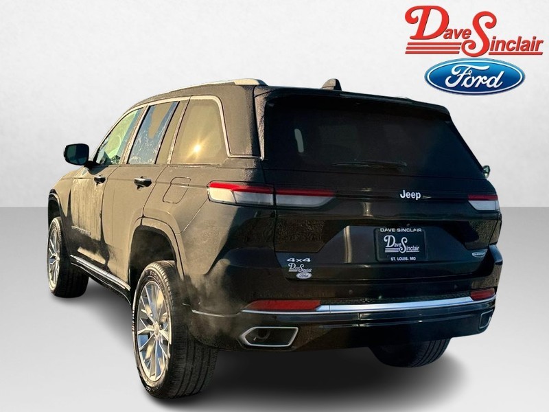 Jeep Grand Cherokee Vehicle Full-screen Gallery Image 09