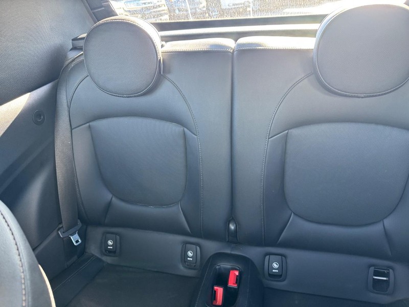 MINI Convertible Vehicle Full-screen Gallery Image 12