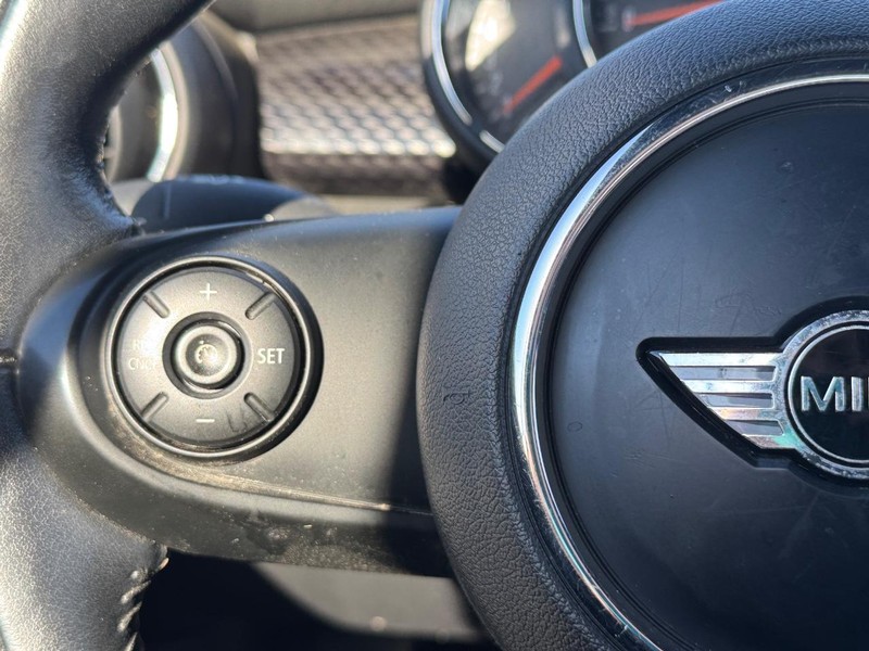 MINI Convertible Vehicle Full-screen Gallery Image 19