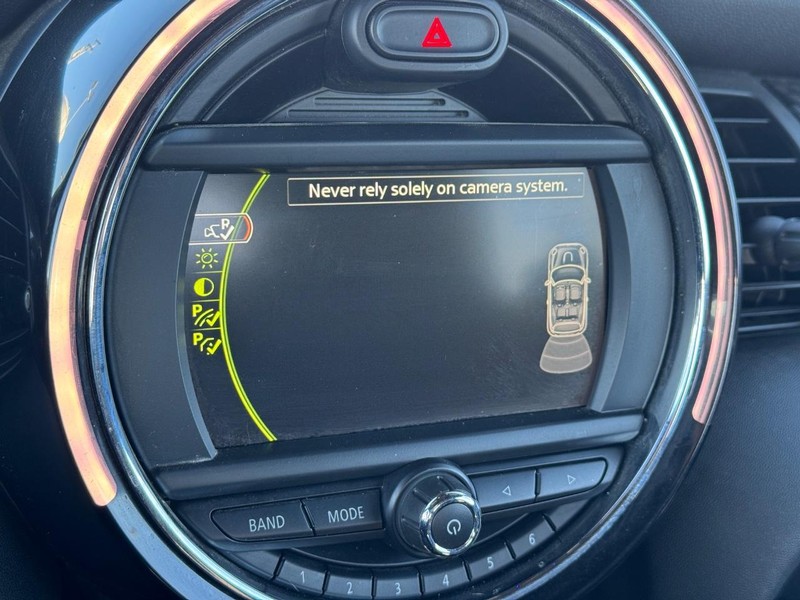 MINI Convertible Vehicle Full-screen Gallery Image 21