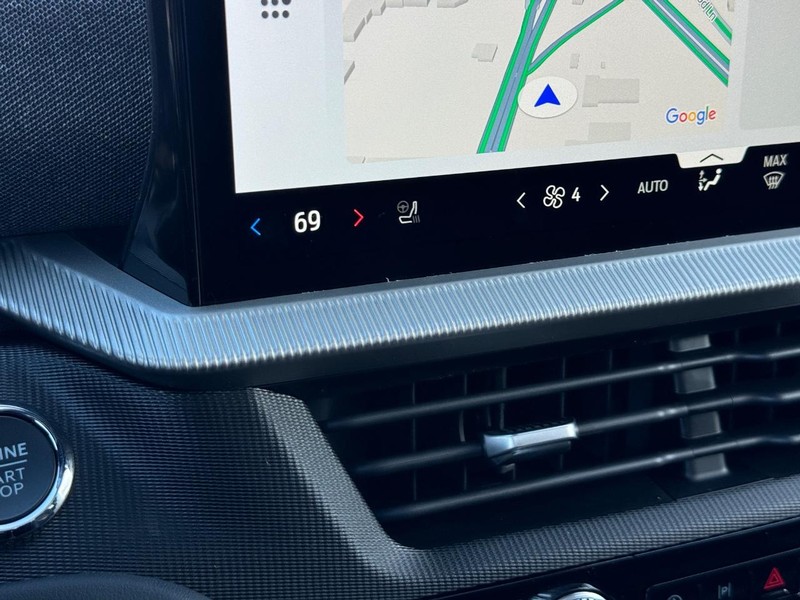 Ford Explorer Vehicle Full-screen Gallery Image 27