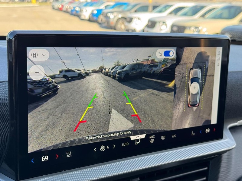 Ford Explorer Vehicle Full-screen Gallery Image 28