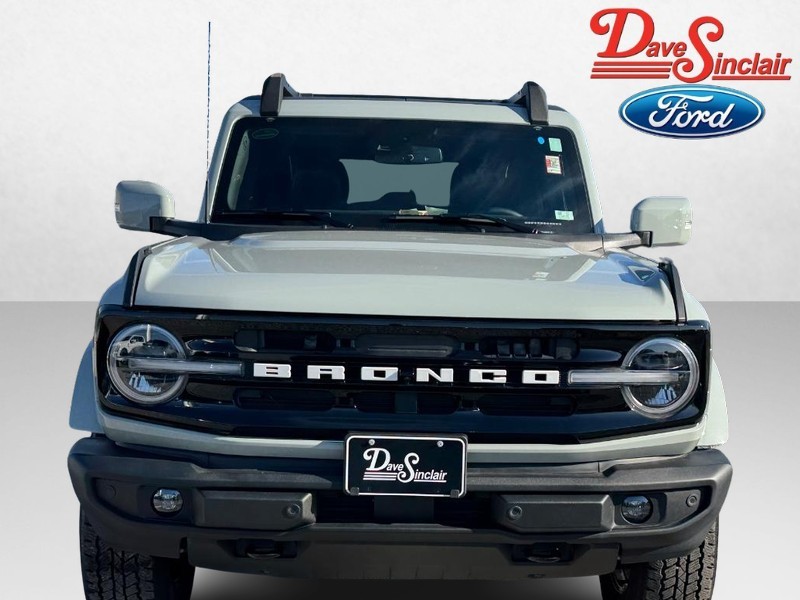 Ford Bronco Vehicle Image 02