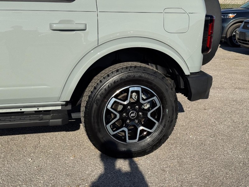 Ford Bronco Vehicle Image 11