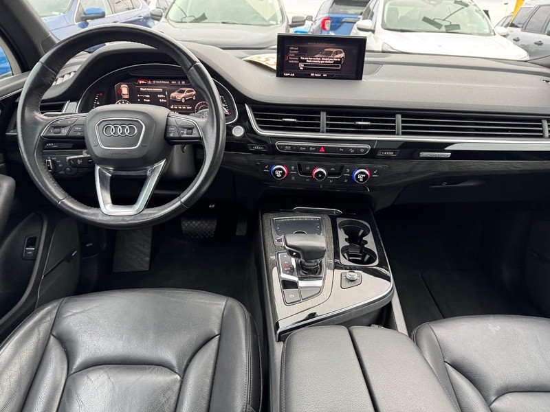 Audi Q7 Vehicle Image 14