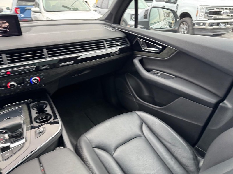 Audi Q7 Vehicle Image 15