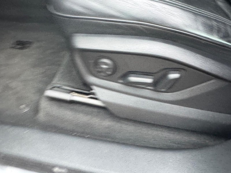 Audi Q7 Vehicle Image 16