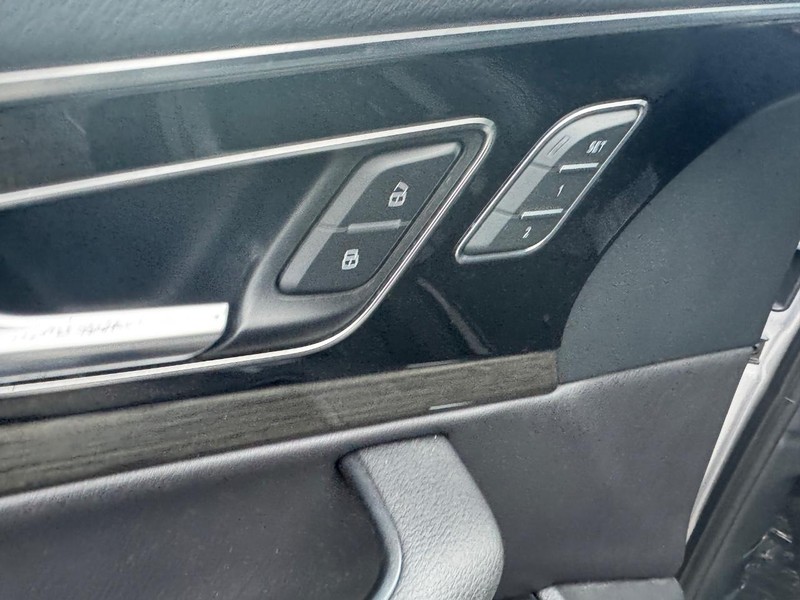 Audi Q7 Vehicle Image 18