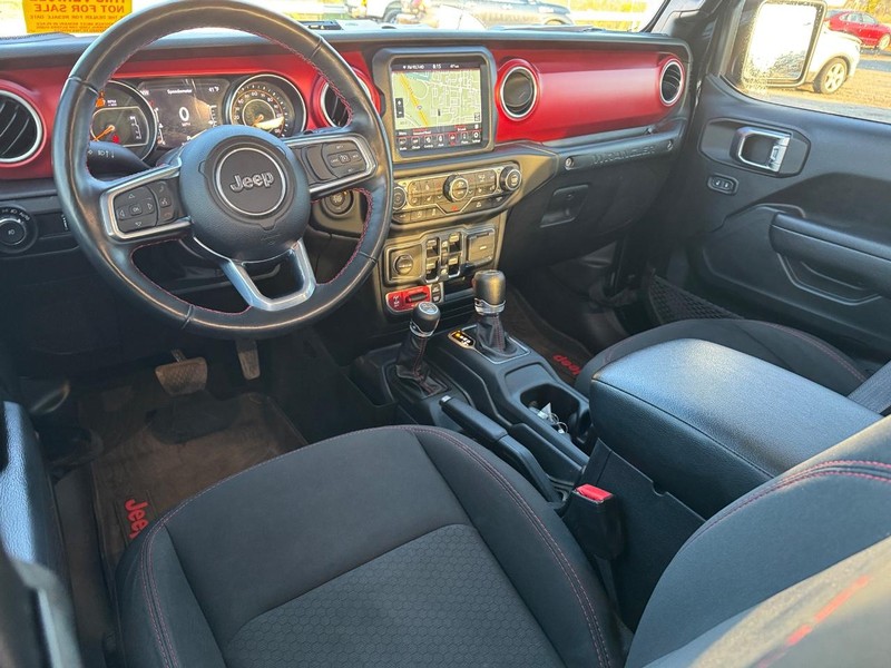 Jeep Wrangler Vehicle Full-screen Gallery Image 12