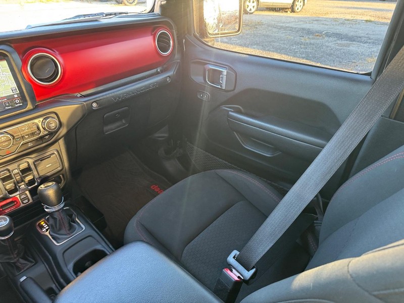 Jeep Wrangler Vehicle Full-screen Gallery Image 14