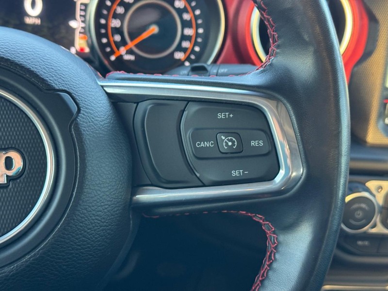 Jeep Wrangler Vehicle Full-screen Gallery Image 19