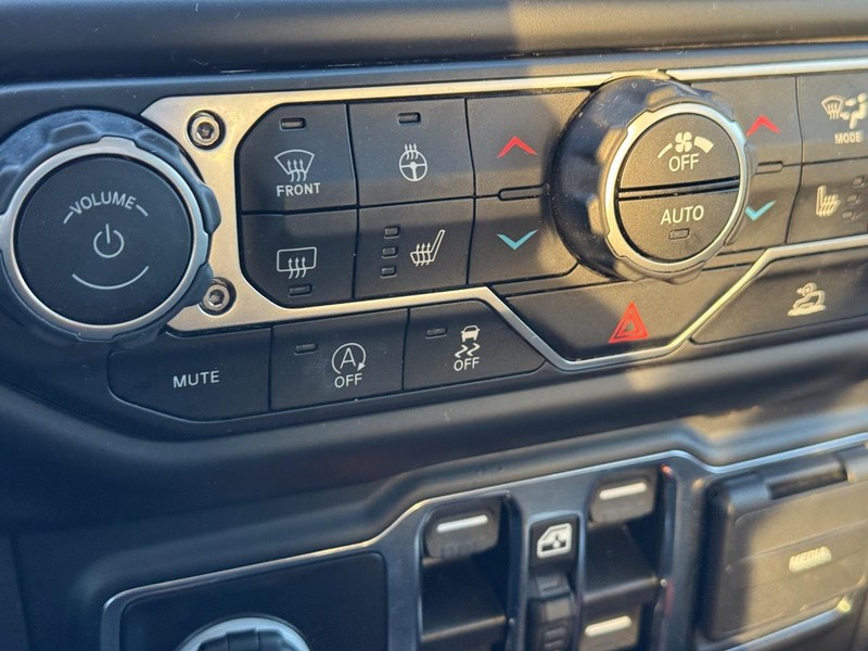 Jeep Wrangler Vehicle Full-screen Gallery Image 21