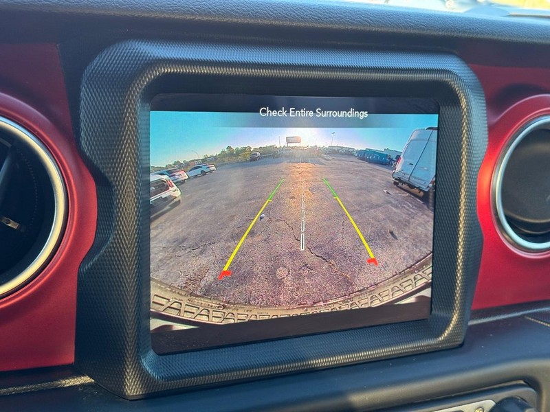 Jeep Wrangler Vehicle Full-screen Gallery Image 22