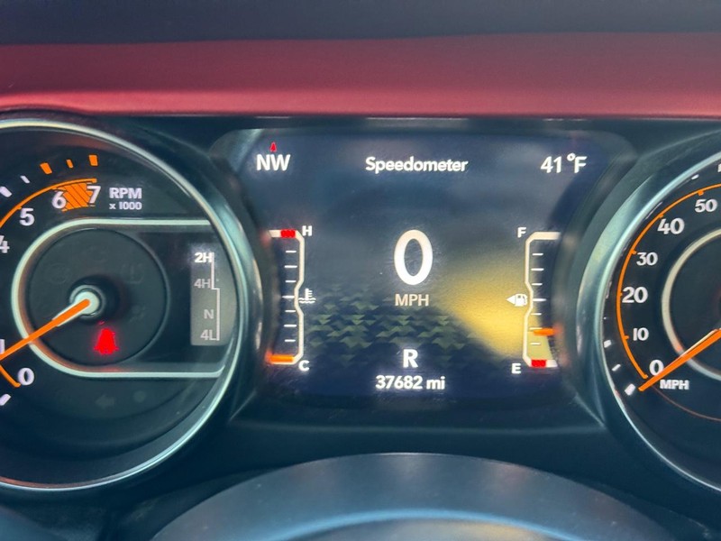 Jeep Wrangler Vehicle Full-screen Gallery Image 23