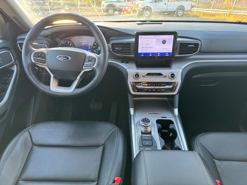 Ford Explorer Vehicle Image 14