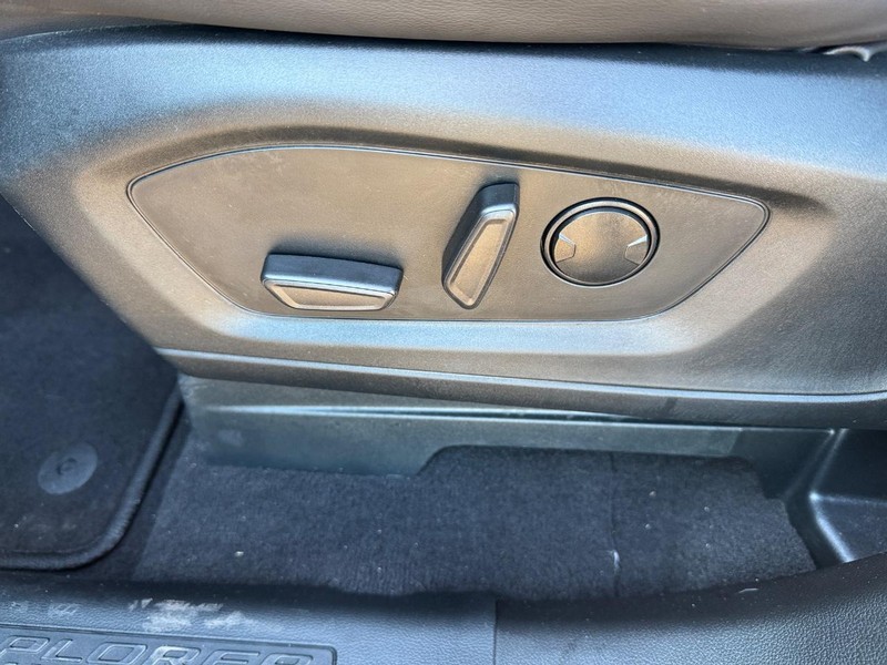 Ford Explorer Vehicle Image 16