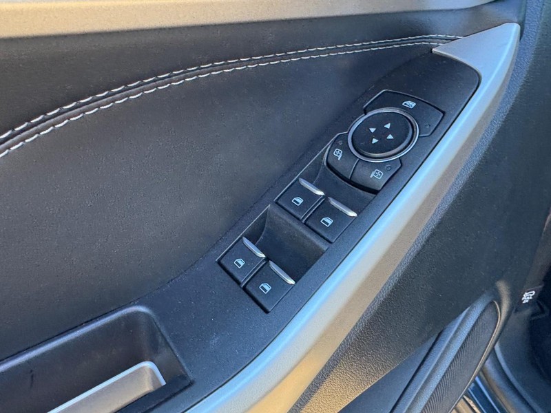 Ford Explorer Vehicle Image 17