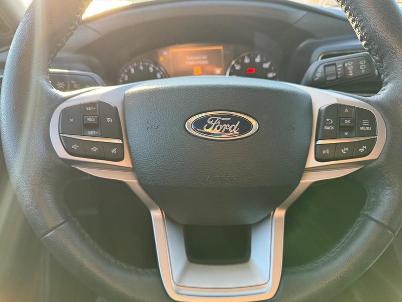 Ford Explorer Vehicle Image 18