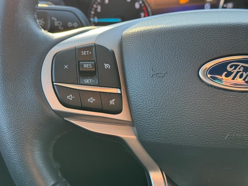 Ford Explorer Vehicle Image 19