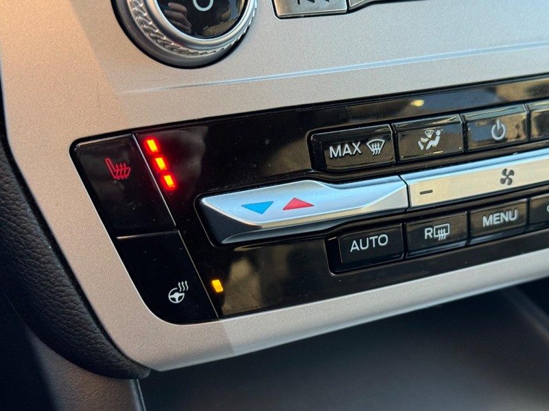 Ford Explorer Vehicle Image 21