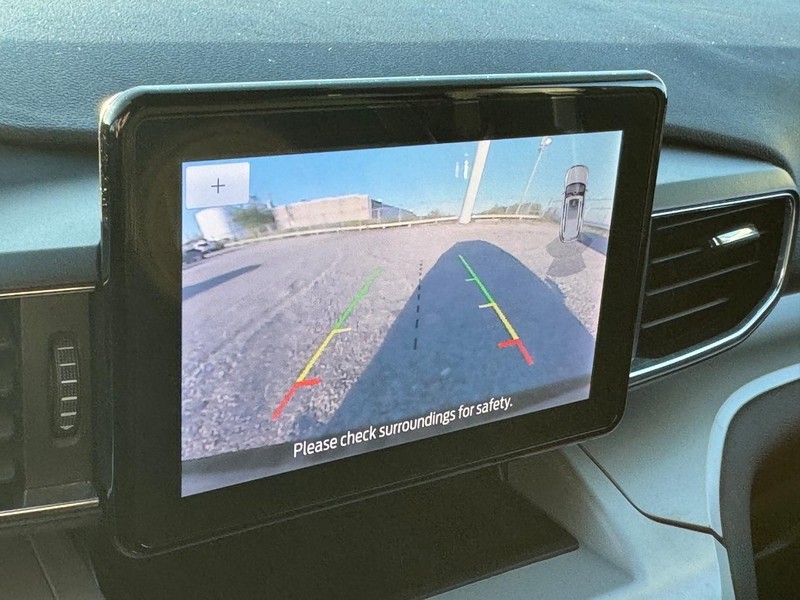 Ford Explorer Vehicle Image 22