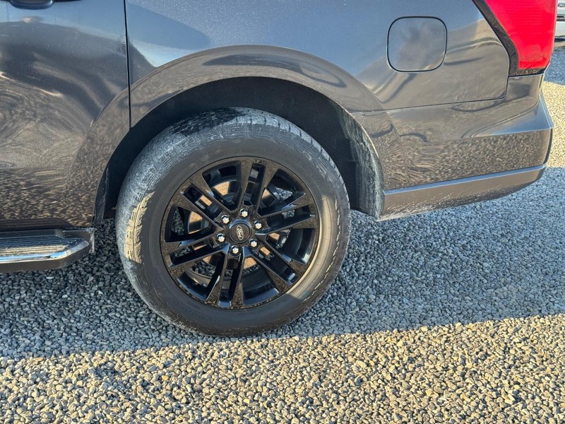 Ford Expedition Max Vehicle Image 11