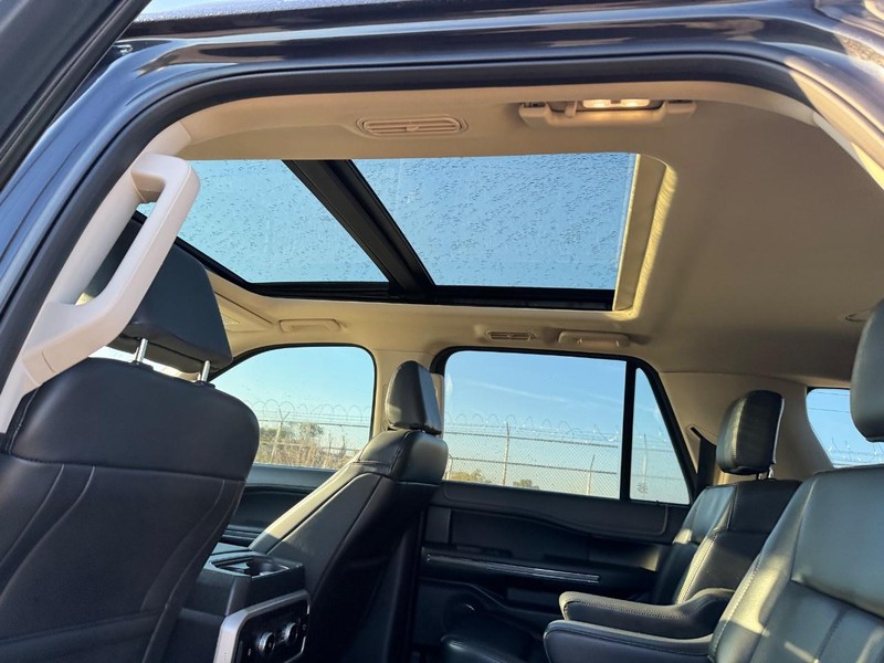 Ford Expedition Max Vehicle Image 12