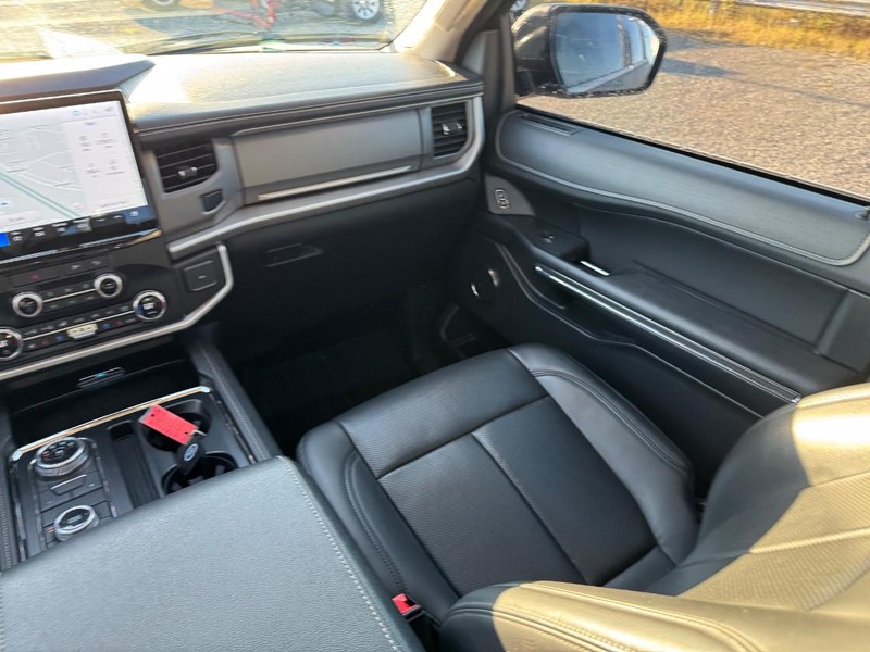 Ford Expedition Max Vehicle Image 18