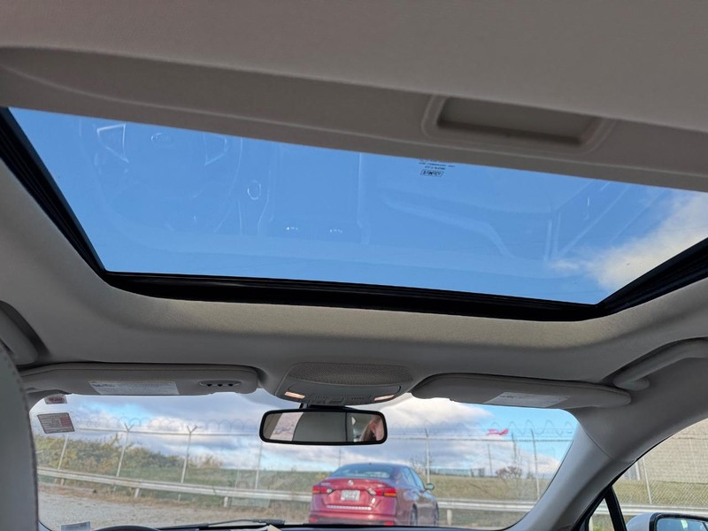 Ford Fusion Vehicle Full-screen Gallery Image 13