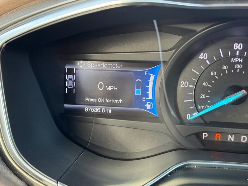 Ford Fusion Vehicle Full-screen Gallery Image 26