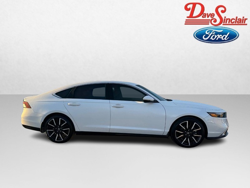 Honda Accord Hybrid Vehicle Full-screen Gallery Image 05