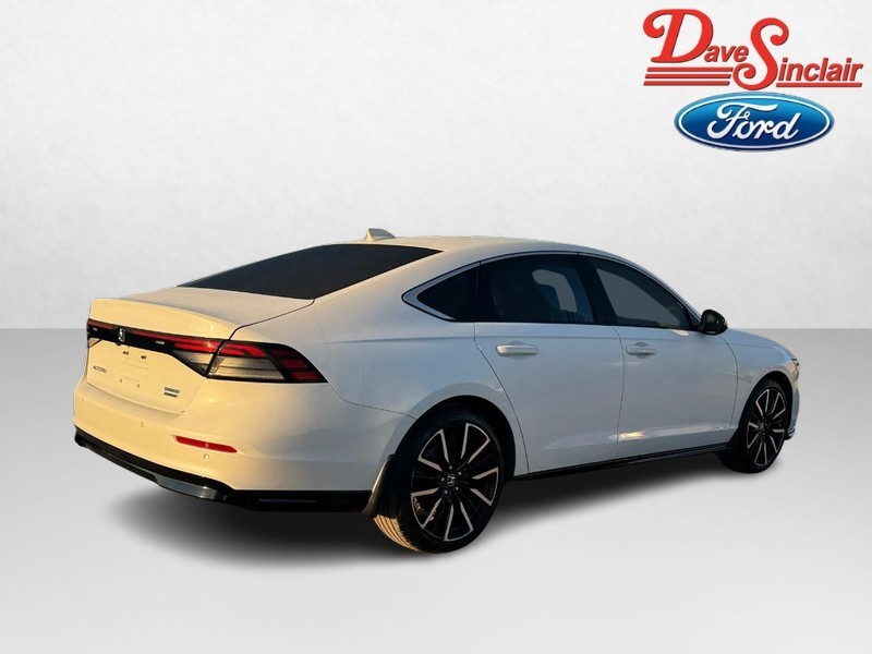 Honda Accord Hybrid Vehicle Full-screen Gallery Image 07