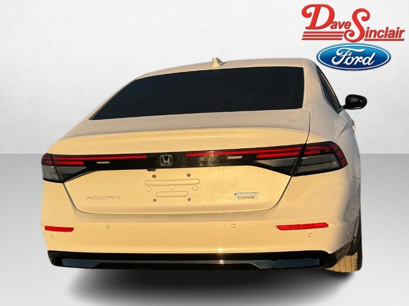 Honda Accord Hybrid Vehicle Full-screen Gallery Image 08