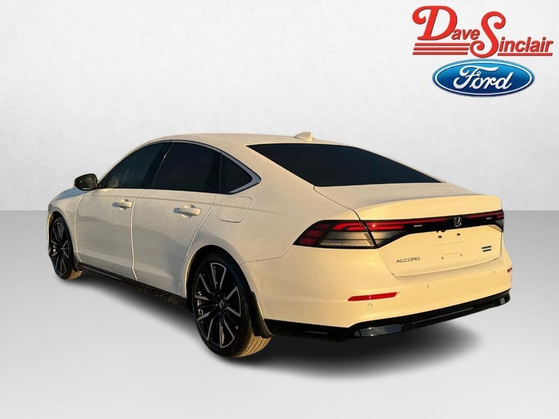 Honda Accord Hybrid Vehicle Full-screen Gallery Image 09