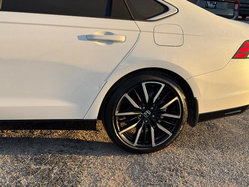 Honda Accord Hybrid Vehicle Full-screen Gallery Image 11